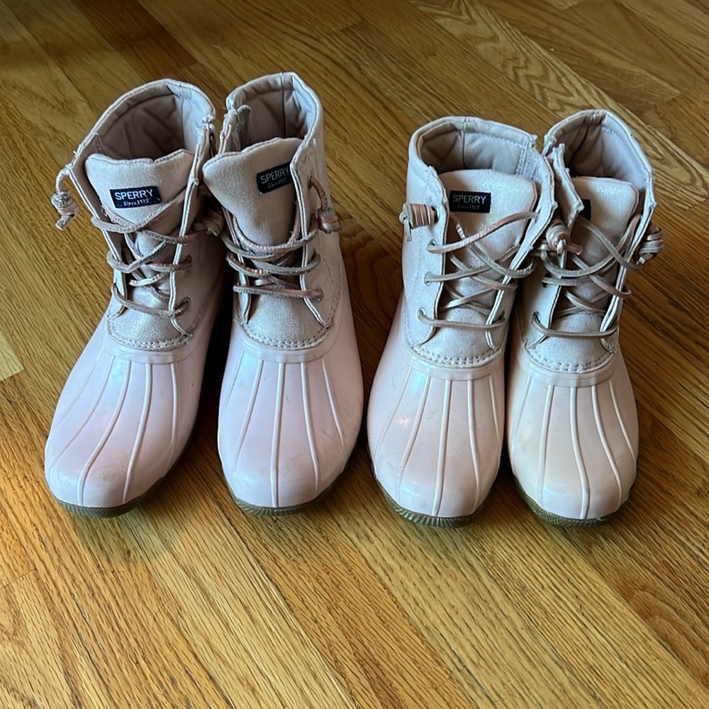 Kids pink Sperry rain boots